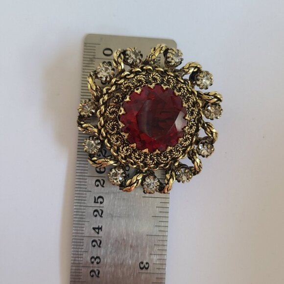 Vintage Antique Gold Brass Chunky Ruby Red Cabochon Victorian Crystal Brooch - Picture 8 of 8